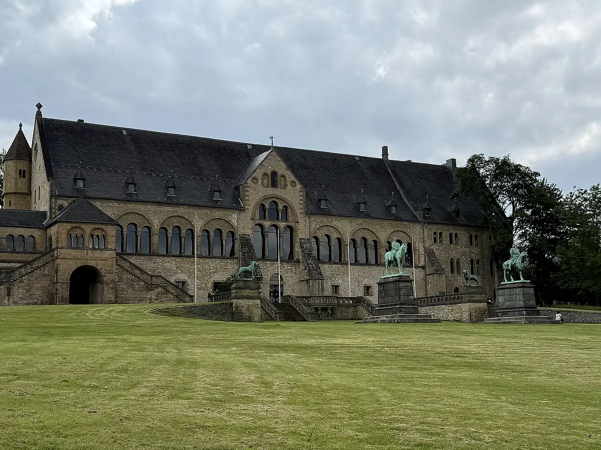 Kaiserpfalz Goslar von der Wiese aus gesehen, ehemalige Residenz Kaiser Heinrichs II.