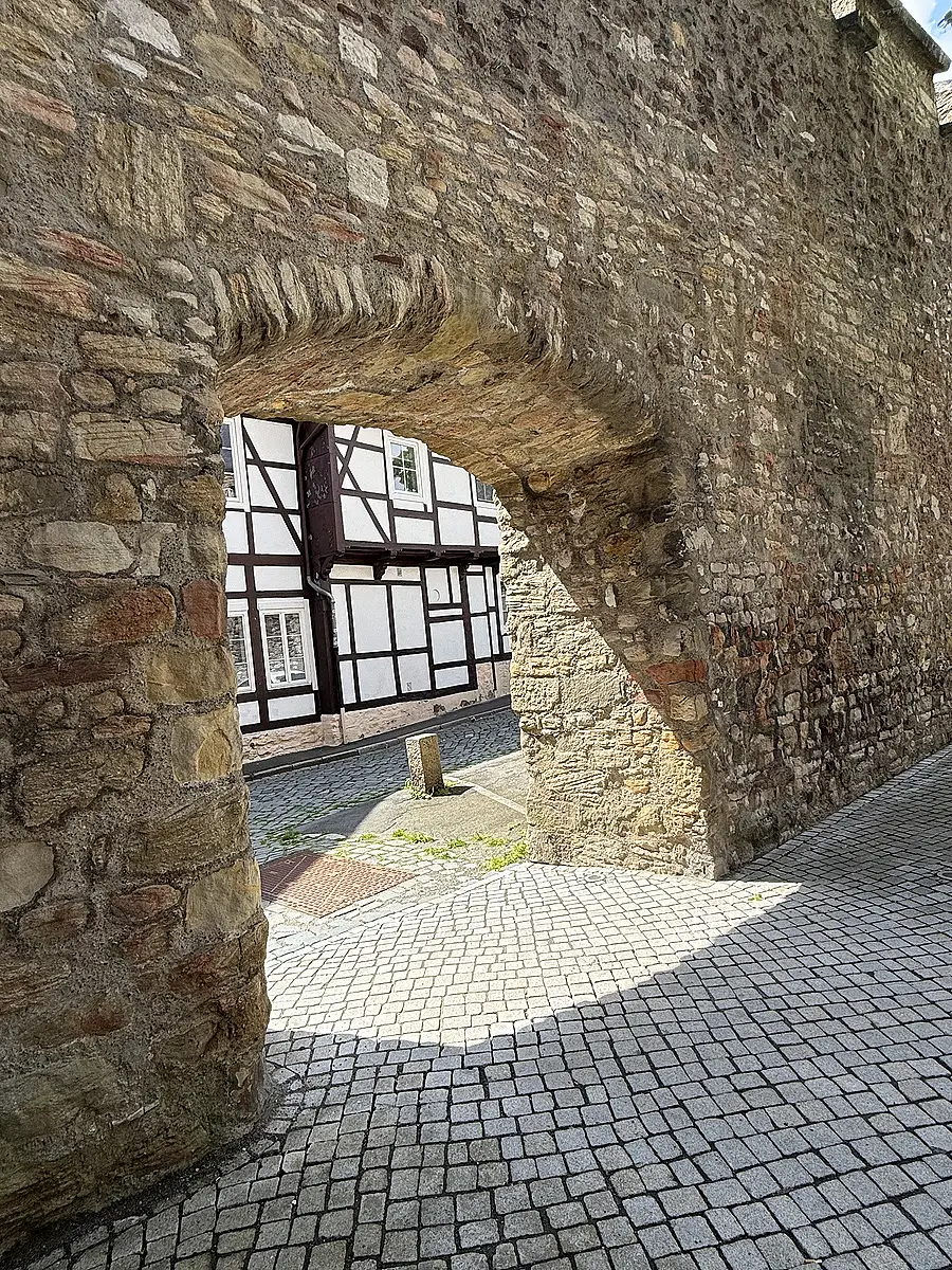 Tor in der historischen Stadtmauer von Goslar